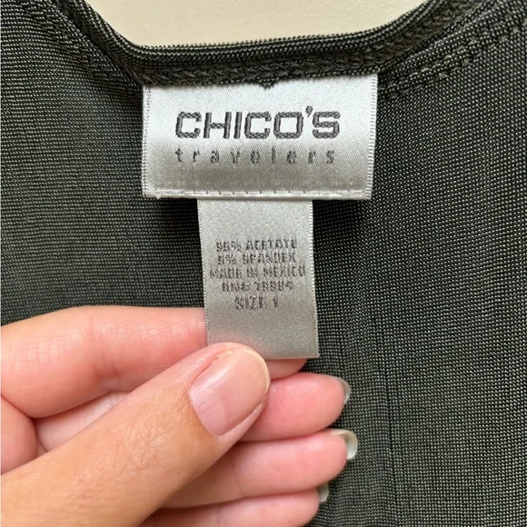 Like New! Women’s Chico’s Jumpsuit. Color Green - Picture 5 of 10